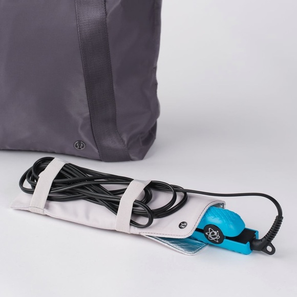 NWOT lululemon carry the day bag w/ heatproof pocket - size: 22L - color: magnum - Picture 4 of 7